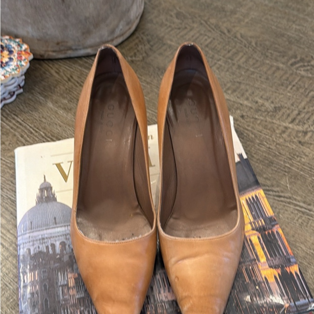Gucci Tan Leather Pointed-Toe Pumps - Picture 5 of 9